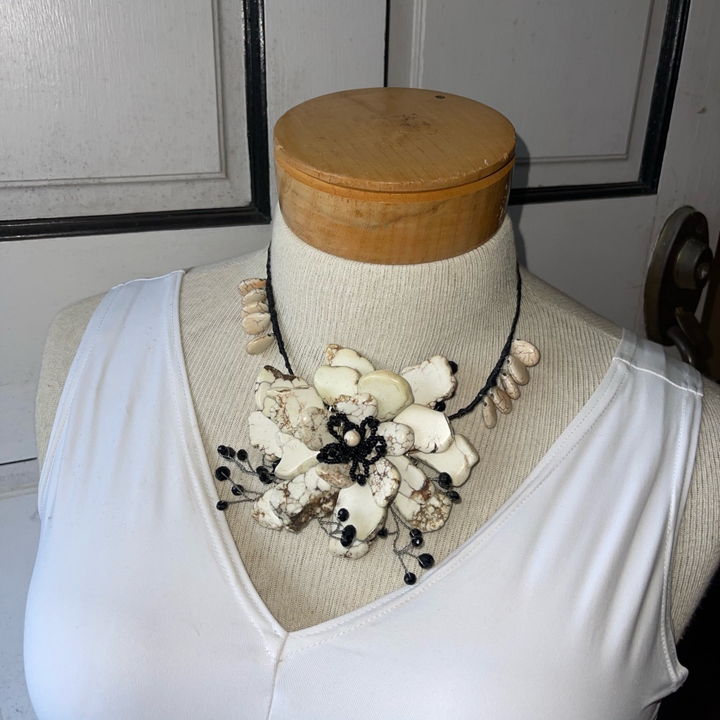 Vincero Flower Necklace 39$